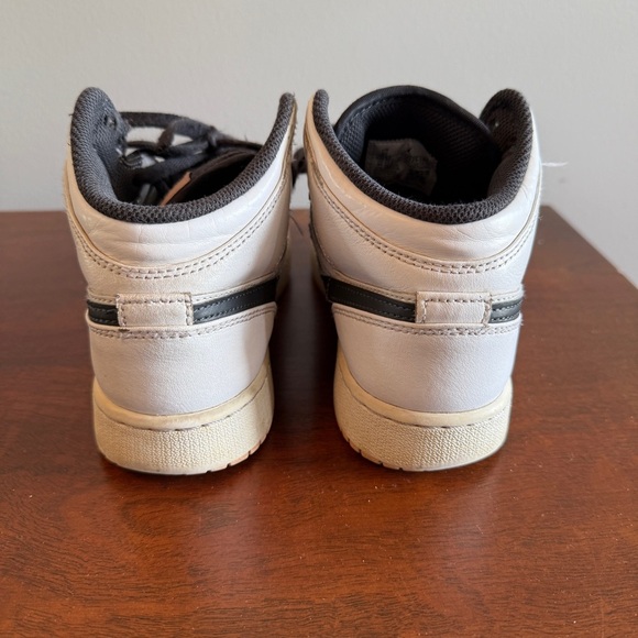 Kid's Jordan 1 Mid Size 5 - Picture 5 of 10